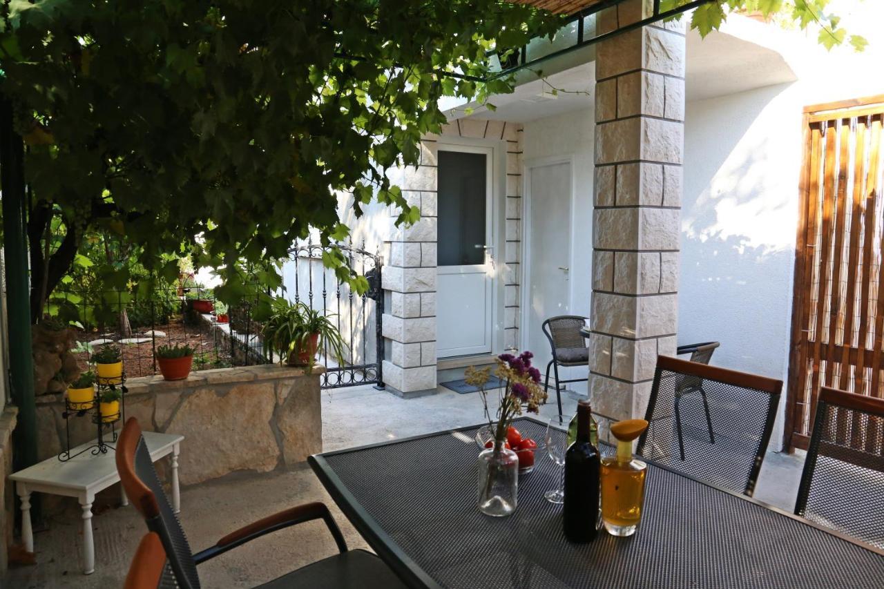 Apartment R&M Lumbarda Exterior photo