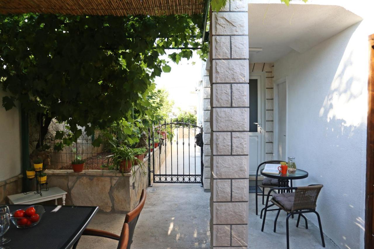 Apartment R&M Lumbarda Exterior photo